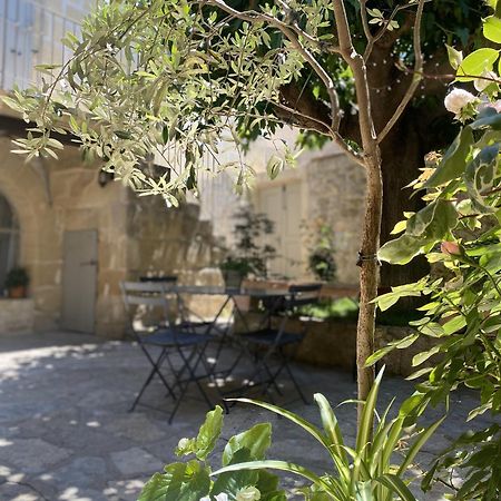 Bed and Breakfast La Dame Jeanne Fontanes  Exterior foto