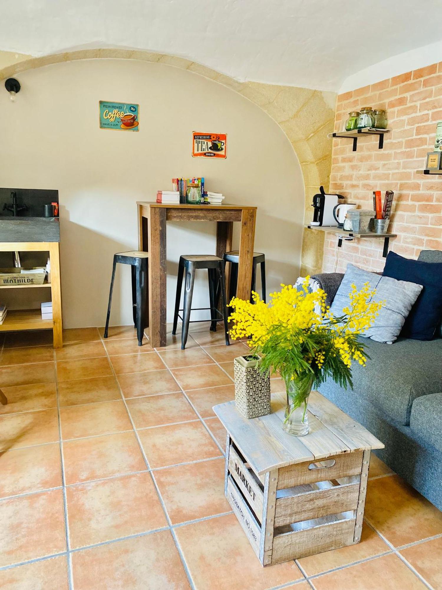 Bed and Breakfast La Dame Jeanne Fontanes  Exterior foto