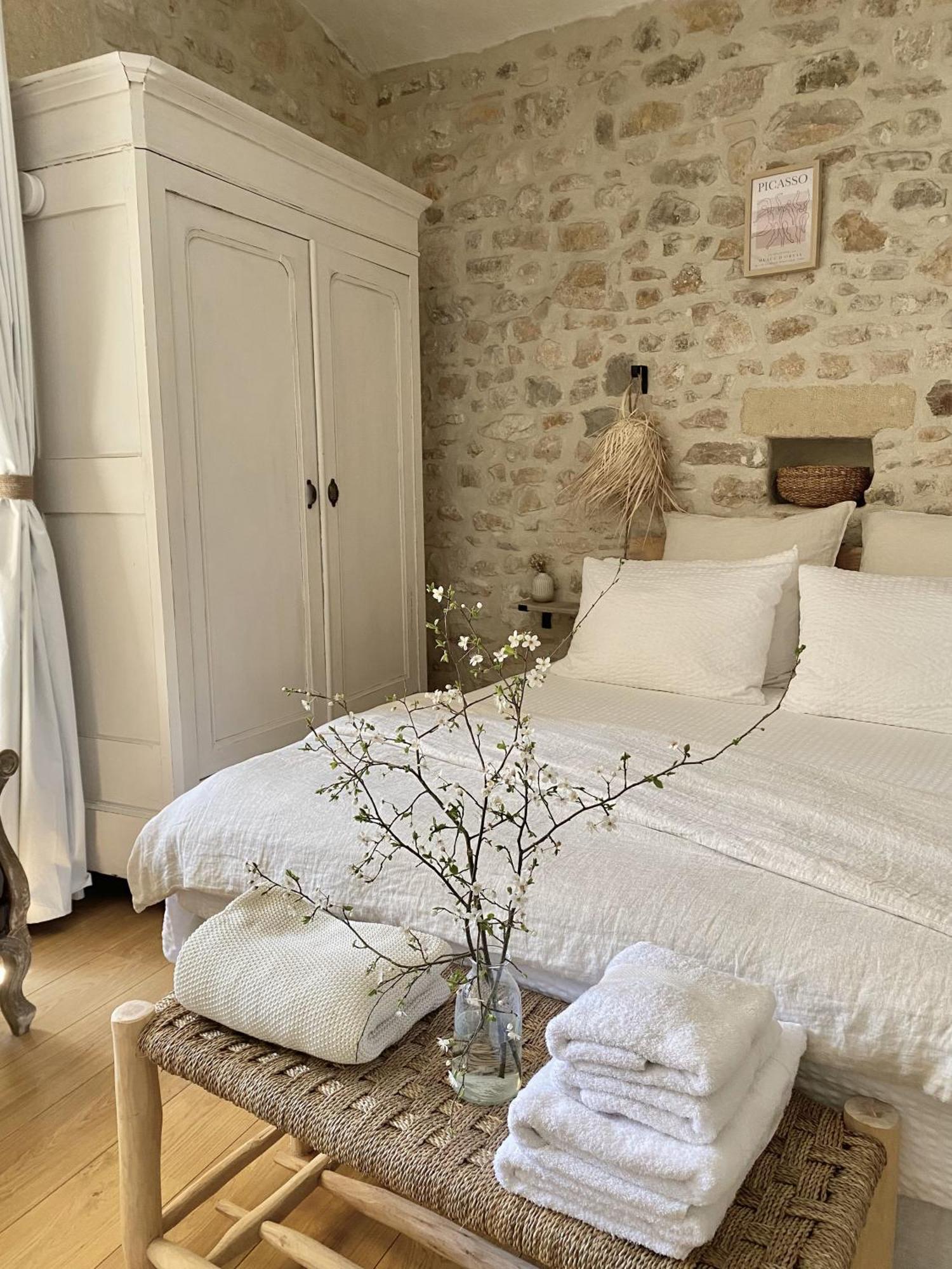 Bed and Breakfast La Dame Jeanne Fontanes  Exterior foto